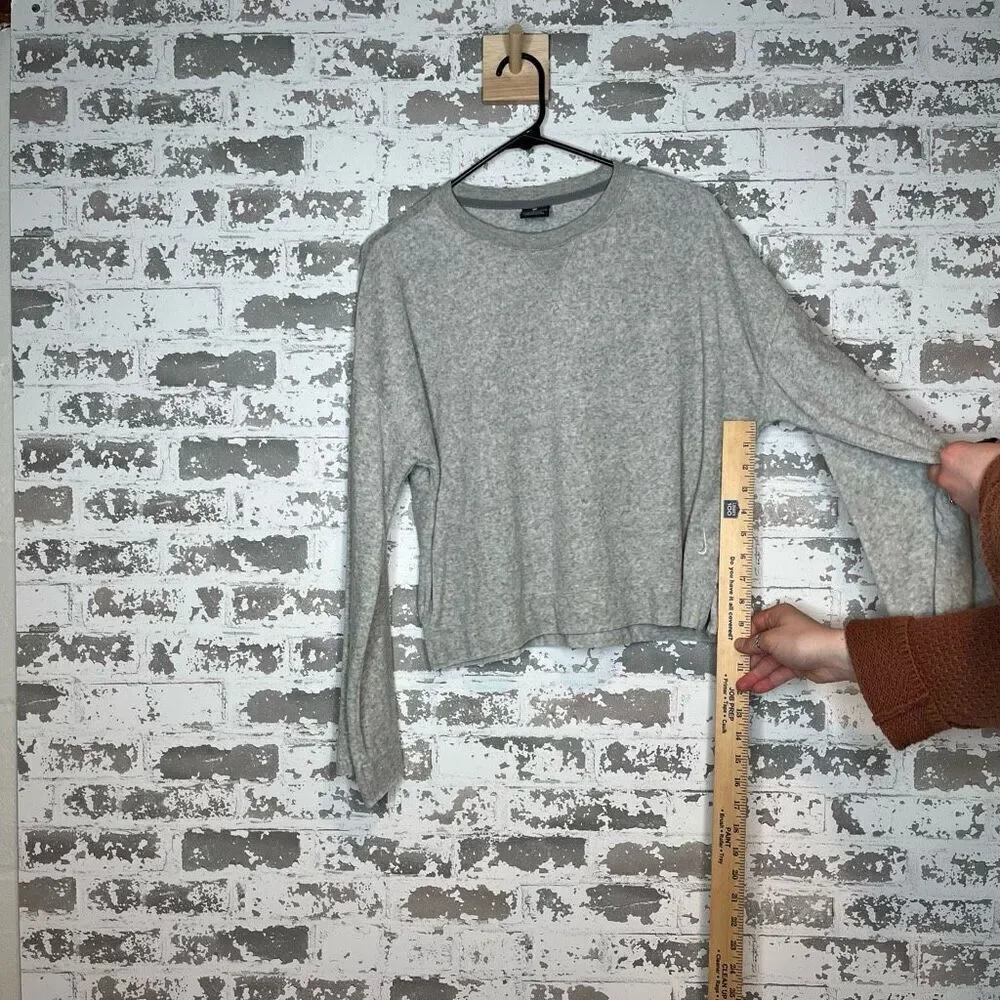 Nike | women dry fit wide sleeve cropped crewneck